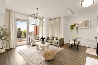 Building Photo - 1548 Spring Hill Rd