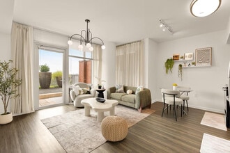 Building Photo - 1548 Spring Hill Rd