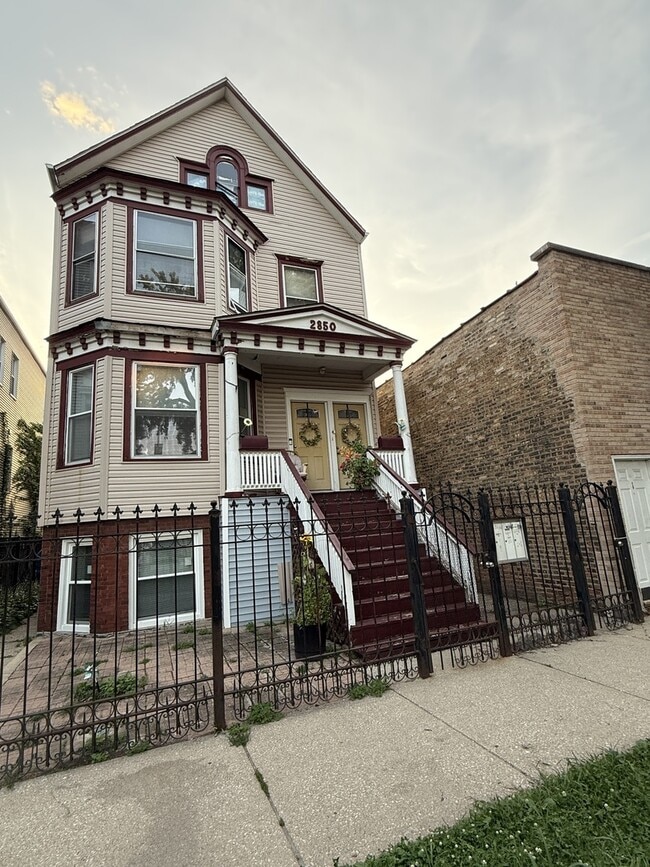 Building Photo - 2850 N Avers Ave