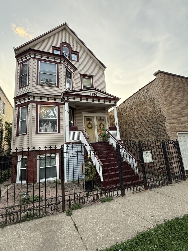 Foto del edificio - 2850 N Avers Ave