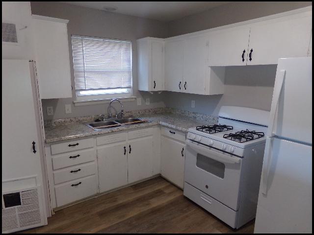 Foto del edificio - 7524 Knollwood Rd