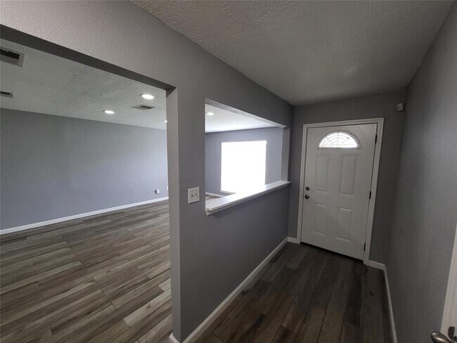 Foto del edificio - 11735 Teaneck Dr