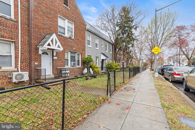 Foto del edificio - 1512 Isherwood St NE