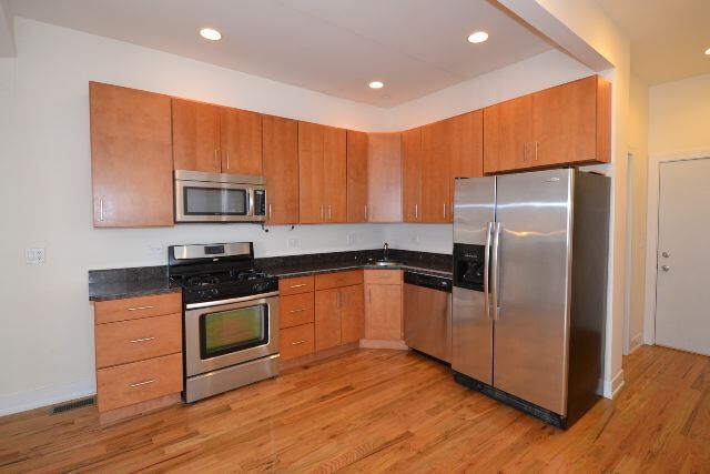 Building Photo - 2835 N Damen Ave