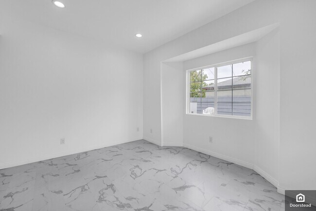 Foto del edificio - 6029 Del Amo Blvd