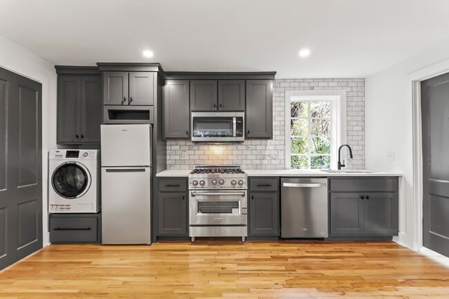 Building Photo - 19 Smith St