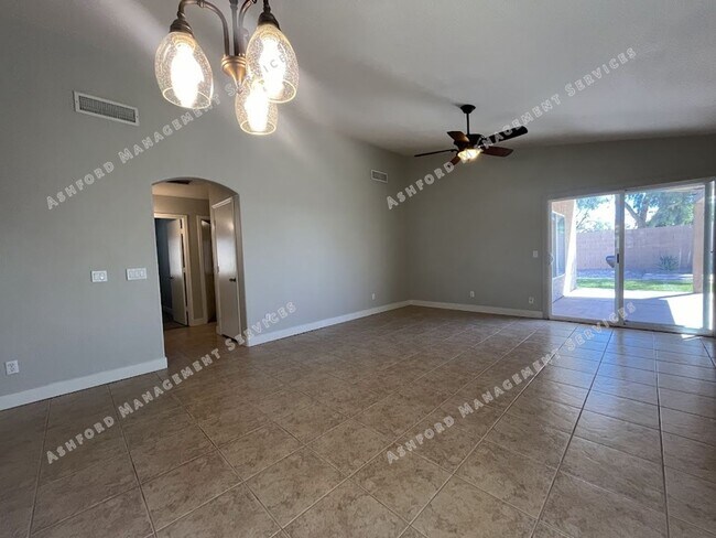 Foto del edificio - 16261 N 91st Dr