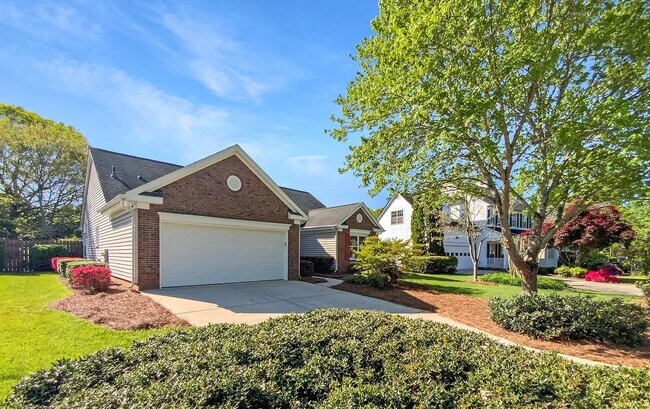 Foto del edificio - 4656 Chaucer Pl NW