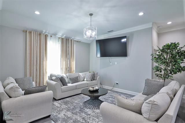Building Photo - 5433 Fallbrook Dr