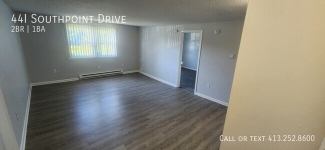 Foto del edificio - 44 Southpoint Dr