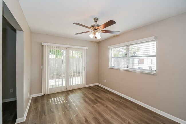 Building Photo - 5942 Jaguar Dr W