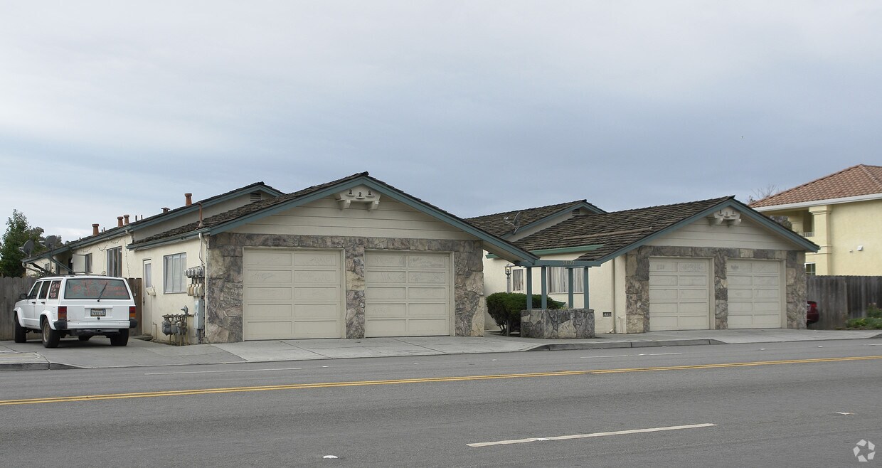 Foto principal - 37177 Cedar Blvd
