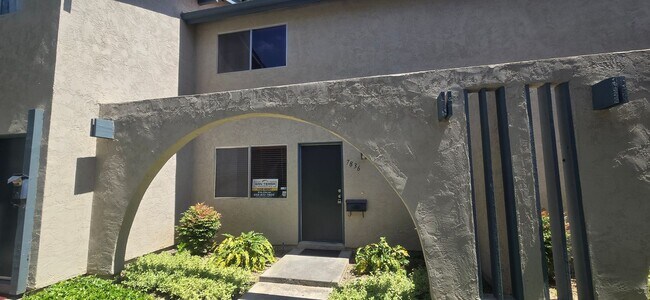 Foto del edificio - 3 Bedroom, 1.5 Bath Two-Story Townhome wit...