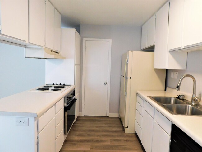 Building Photo - 514 29 Rd B