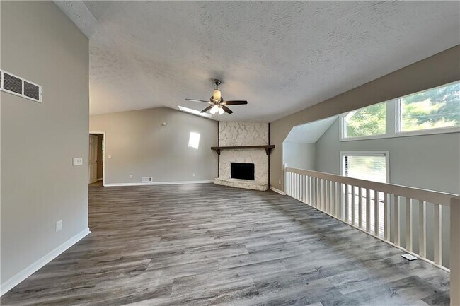 Building Photo - 4006 Maxanne Dr NW