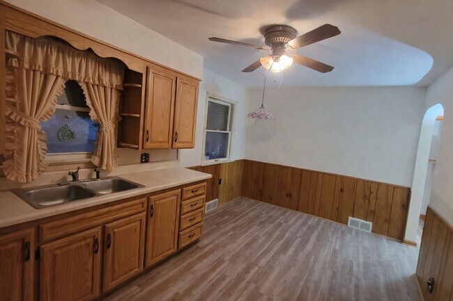 Foto del edificio - 805 E Boston Ave