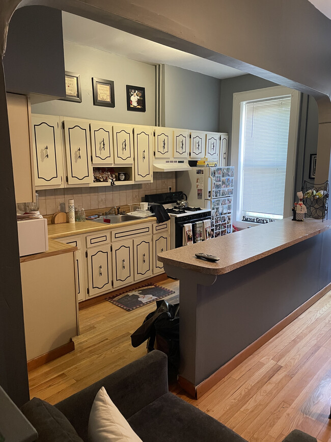 Kitchen - 940 Willow Ave