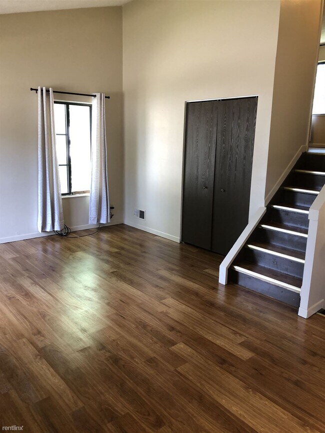 Building Photo - 3 br, 1.5 bath House - 254 Stoddard Ave