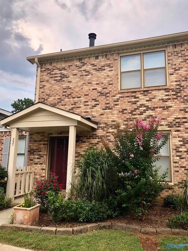 Foto del edificio - 337 Chateau Dr SW