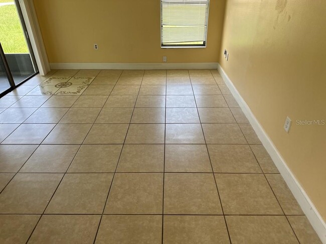 Building Photo - 394 Colonade Ct
