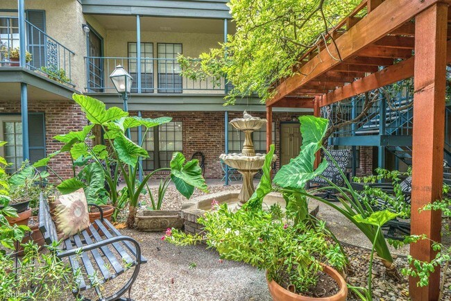 Building Photo - 1 br, 1 bath Apartment - 202 W French Pl