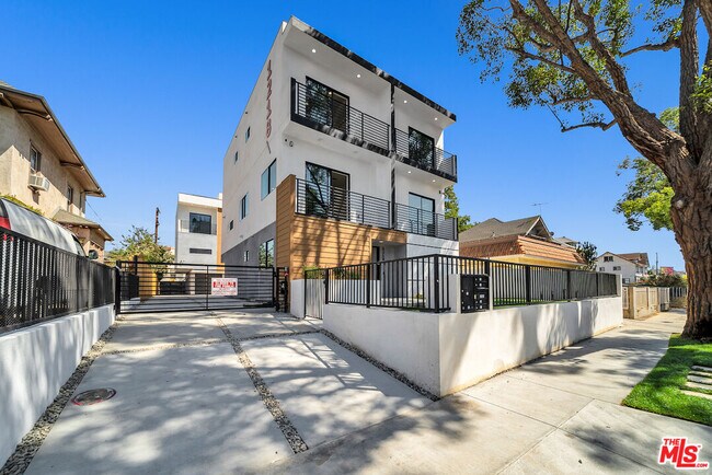 Foto del edificio - 1218 Magnolia Ave