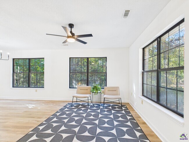 Foto del edificio - 4508 Bon Ayer Cir