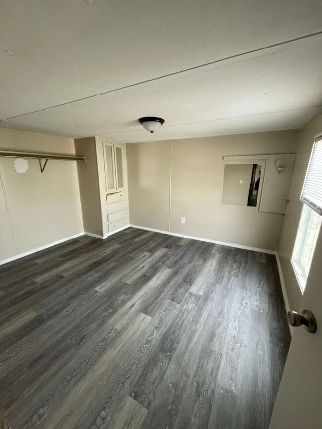 Building Photo - Eagle Estates