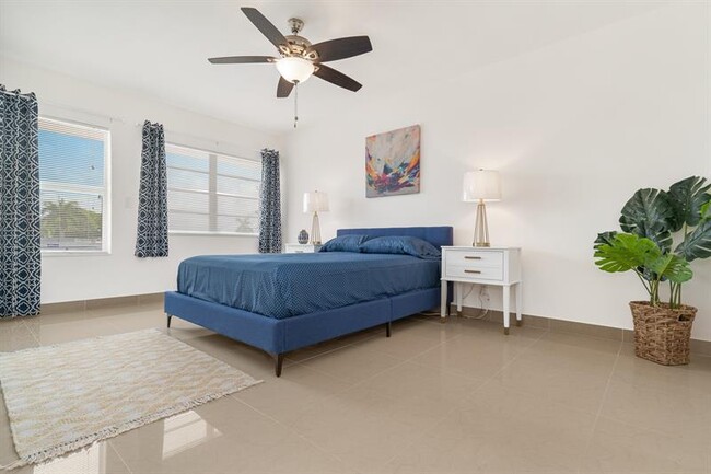 Foto del edificio - 620 NE 2nd Ct