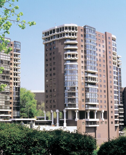 Building Photo - 1600 N Oak St