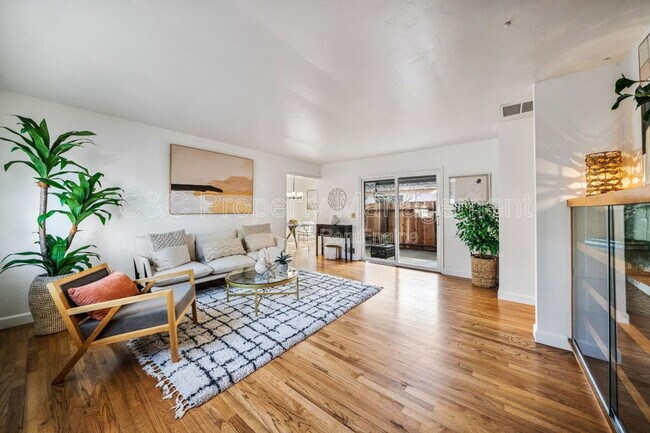 Foto del edificio - 582 Newton St