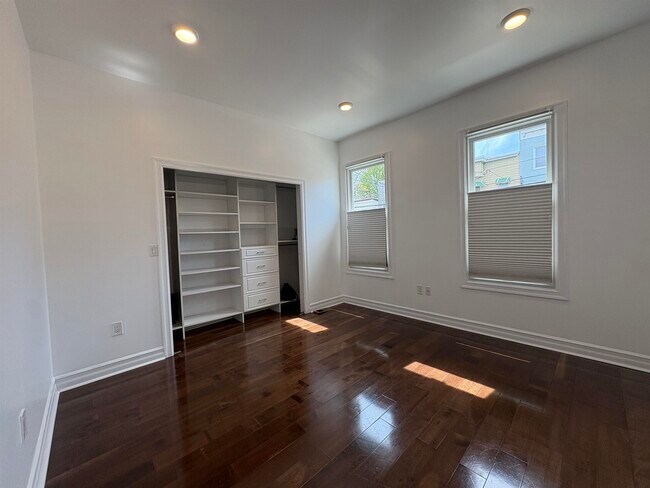 Foto del edificio - 232 Bowers St