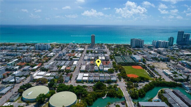 Foto del edificio - 7325 Carlyle Ave