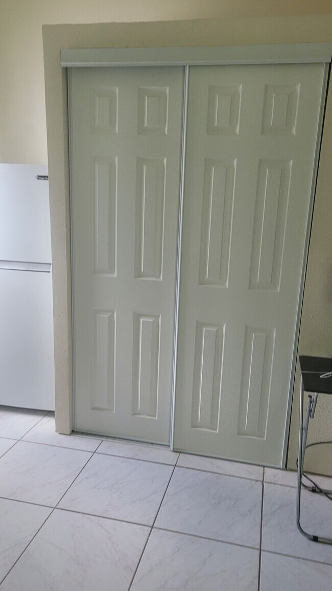 Fotografía del edificio - 106 Woodbury Pines Cir