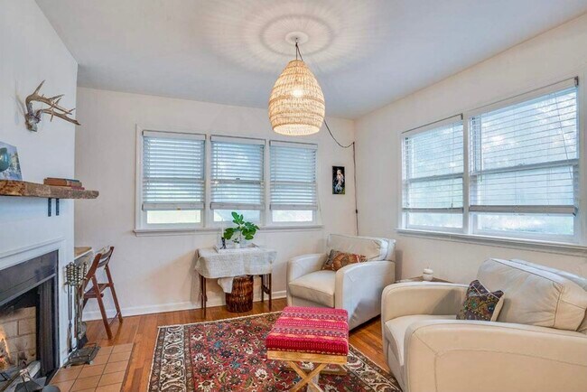 Foto del edificio - 360 S Franklin Blvd