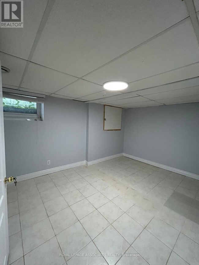 Building Photo - 98 Wigmore Dr