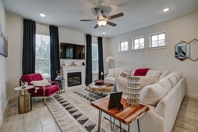 Building Photo - 3928 Cresthill Dr