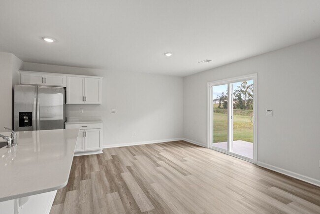 Building Photo - 215 Deskin Ln