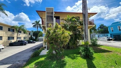 Building Photo - 513 S Ocean Dr