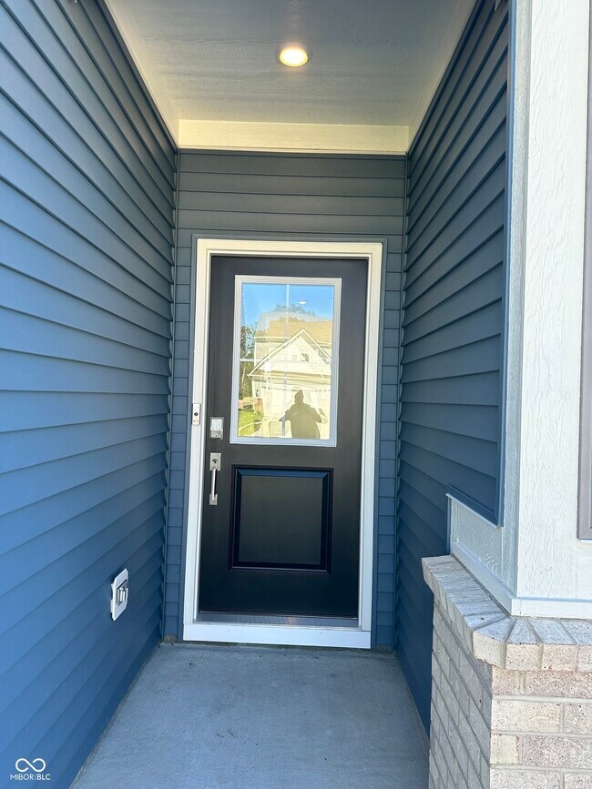 Foto del edificio - 8560 Tripp Rd