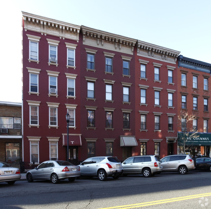 Building Photo - 824 Washington St