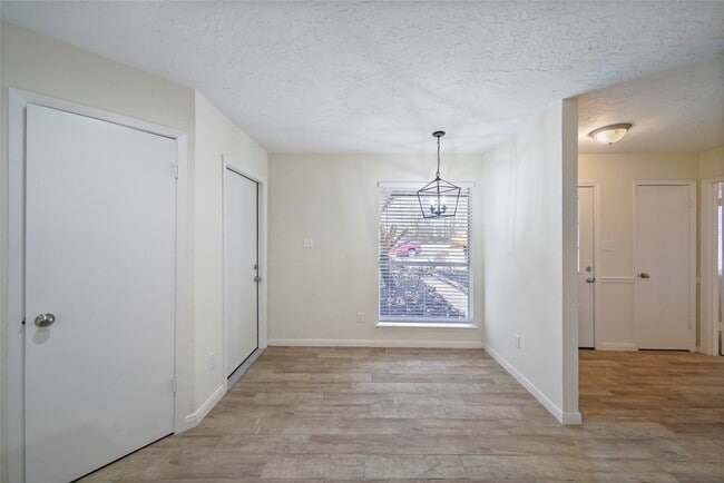 Building Photo - 22810 Dairy Gate Dr