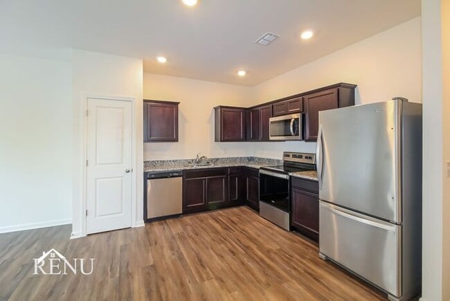 Building Photo - 3057 Lexington Terrace