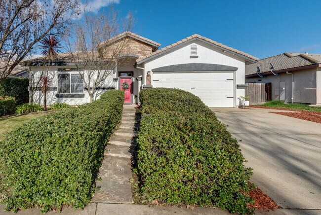 Building Photo - Cozy 3-Bed Sanctuary with 2 Full Baths in Sacramento’s Serene Prairie Dunes
