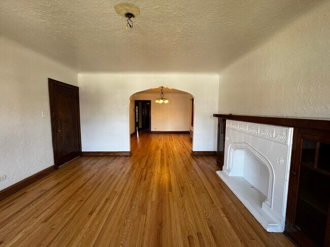 Foto del edificio - 5531 N Linder Ave