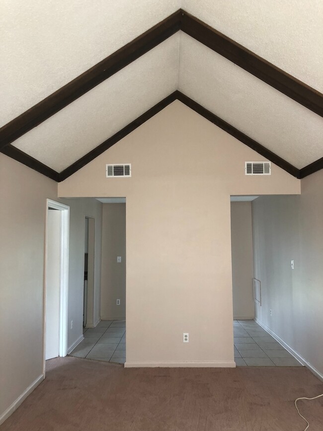 Building Photo - Vaulted Living Room and Fenced Yard