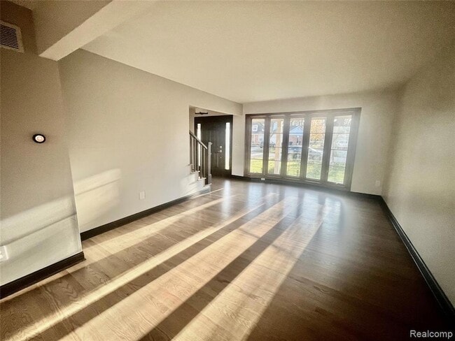 Building Photo - 5160 Orchard Crest