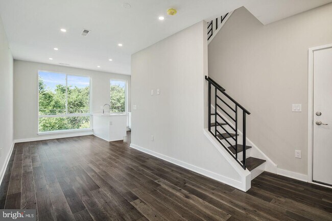 Foto del edificio - 2409 Ridge Ave