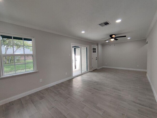Building Photo - 11402 Sandrock Dr