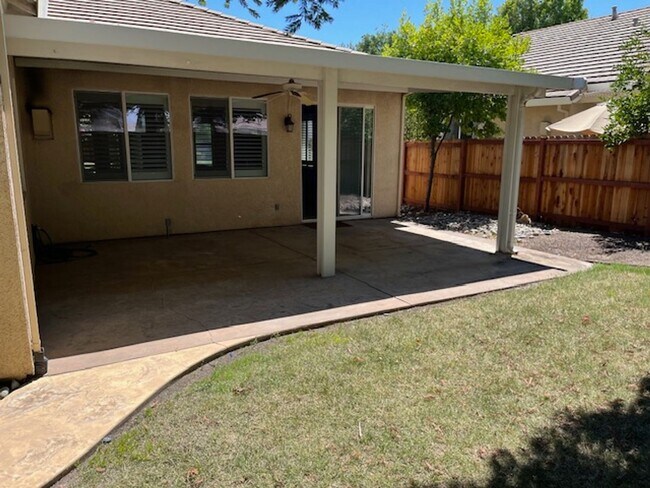 Foto del edificio - Desirable 3 bedroom 2 bath Home in Roseville
